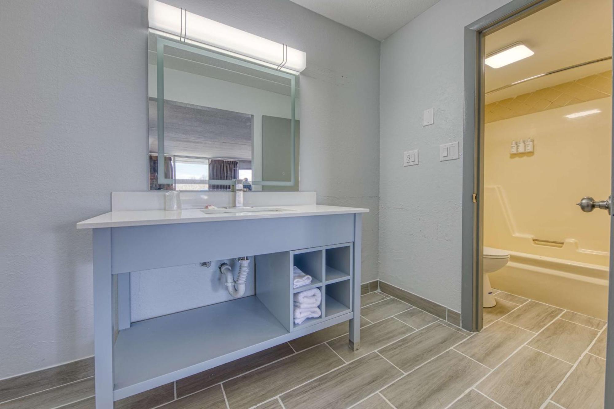 Americas Best Value Inn Stearns, Ky Bagian luar foto